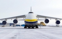 Украинский самолет-гигант выручил Boeing, доставив в Канаду огромный двигатель (Видео)