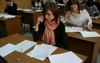 Сегодня оценят знания выпускников по украинскому языку и литературе