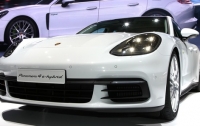 Porsche привез в Париж спорткар с аппетитом малолитражки