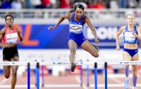 Американка побила мировой рекорд в беге на 400 м с барьерами