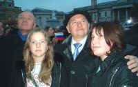Бывший мэр Москвы эвакуировал оттуда дочерей