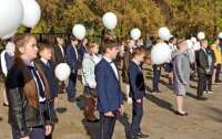 Российские школьники попадали в обморок, слушая патриотические речи и музыку