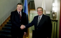 Янукович встретился с Коморовским