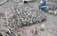 Прикарпатец закопал в трехлитровых банках 200 кг наркотиков