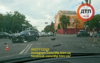 В центре Киева столкнулись четыре авто, есть пострадавшие