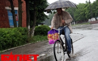 В Киеве с утра прошел такой ливень, что промок даже общественный транспорт (ВИДЕО)