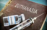 У Канаді літня жінка, яка хотіла жити, померла через прискорену евтаназію