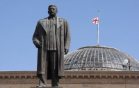 Новый памятник Сталину в Грузии облили краской
