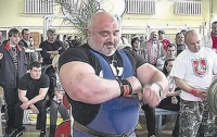 Батюшка из Одесской области стал чемпионом мира по пауэрлифтингу