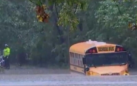 В Иордании автобус со школьниками смыло потоком во время ливня