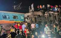 В Індії поїзд зійшов з рейок: понад 300 постраждалих