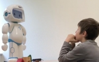 Ученые представили робота-помощника для детей с аутизмом (видео)
