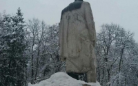 Во Львовской области вандалы отбили голову памятнику Шевченко