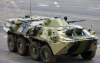 Силовики не справляются: к штурму террористов подключили БТР