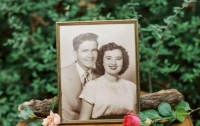 Пенсионеры поразили свадебной фотосессией спустя 63 года