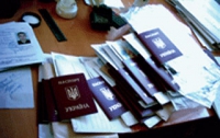 Политики и чиновники стимулируют коррупцию в паспортной сфере?