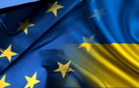 В Украине 224 местных совета попросили Януковича вести Украину в ЕС