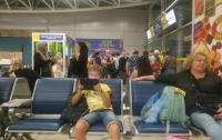 Украинцы сутки не могут улететь в Турцию