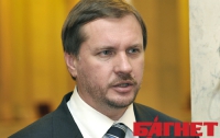 Чорновил, говоря о Януковиче, навел тень на плетень и пожаловался, что его «отодвинули»