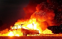 В Ужгороде сожгли Mercedes полковника полиции