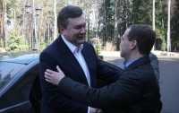 Янукович и Медведев встретились в зоне отчуждения 