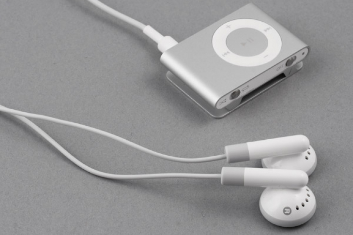 Наушники мр3 плеер. Спортивный плеер-наушники. Плеер с наушниками. Наушники мр3 плеер. Мини плеер с наушниками.