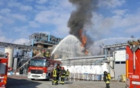 На заводе в Италии произошел мощный взрыв с пожаром (видео)