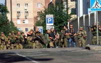 Террористы ввели в Донецке военное положение