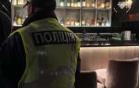 В барі елітного району столиці чоловік влаштував стрілянину