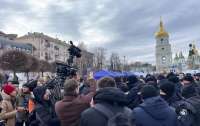 Сообщили о провокациях полиции под Печерским судом (видео)