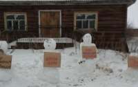 Российские полицейские приехали смело арестовывать снеговиков