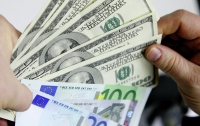 Суд разрешил получать украинцам зарплату в иностранной валюте