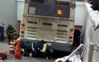 Трагедия в Москве: водитель рассказал, почему автобус скатился в переход