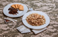 Военные на Донбассе получат питание по стандартам НАТО, - Порошенко