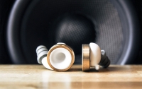 Разработаны наушники, которые спасают от шума окружающей среды (видео)