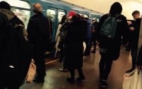 Пассажиры киевского метро сами поймали убегающего грабителя