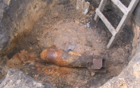 На кладбище в Луганской области найдена авиабомба 