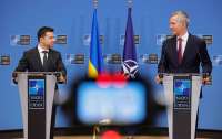 Зеленский заявил, что Украина ждет от НАТО больше, чем заявления об 