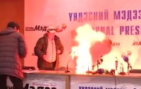 В Монголии глава профсоюза совершил самосожжение прямо на пресс-конференции (ВИДЕО)