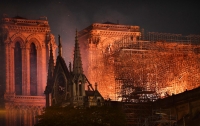 Священник из Нотр-Дама обвинил компьютер в пожаре