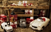 Mercedes подготовил подарки к Рождеству и Новому году (ФОТО)