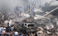 На отель в Индонезии упал военный самолёт. Есть жертвы (ВИДЕО) 