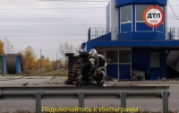 В Киеве авто на огромной скорости протаранил пост ГАИ