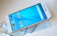 Xiaomi представила смартфон Mi A1