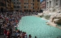 За год туристы накидали в фонтан Треви более миллиона евро