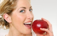 Яблоки омолаживают женщин на 17 лет