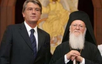 Ющенко повез Вселенскому Патриарху серебряную монетку