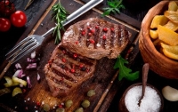 Мясо на гриле и сахар онкологи назвали самыми опасными продуктами