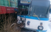 Автобус попал под поезд в Донецкой области, есть пострадавшие
