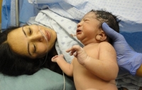 Бразильянка узнала о беременности во время родов на острове, где запрещено рожать